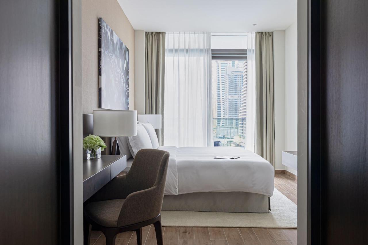 Premium One Bedroom Suite Balcony & Marina View