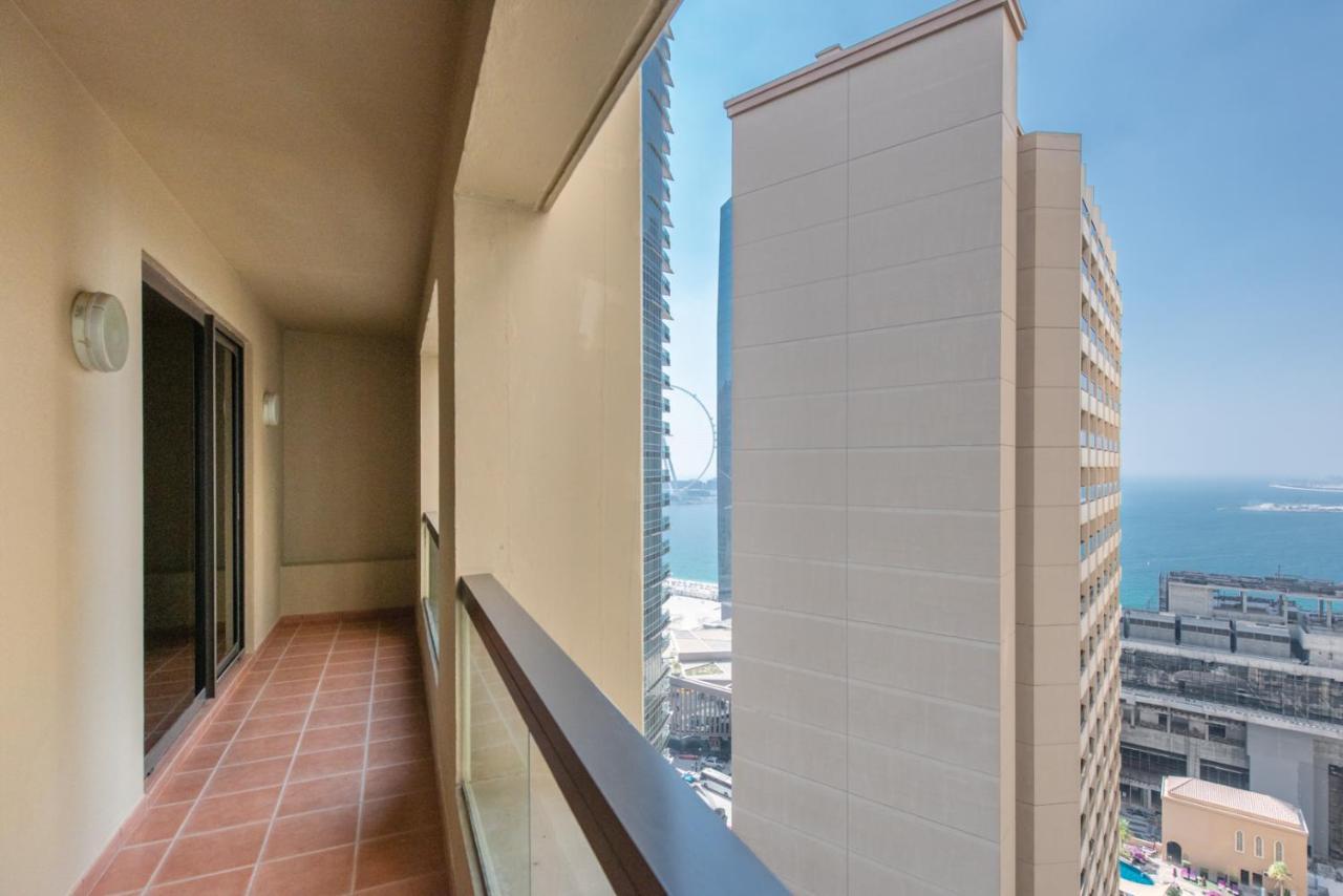 Deluxe Four-Bedroom Apartment