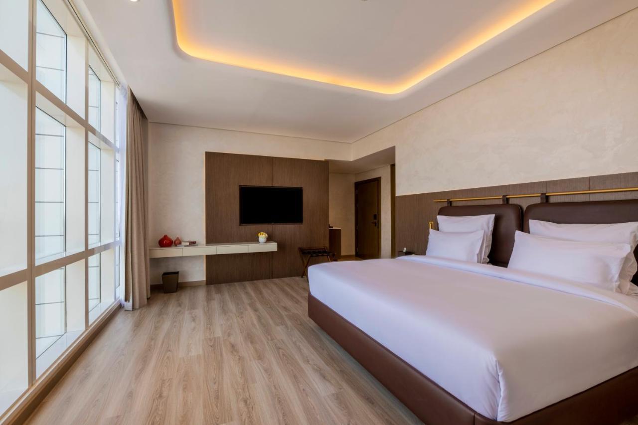 Superior King Room with City View (Free Shuttle to the Beach, Mall & Metro Station),1244186398:JPEG