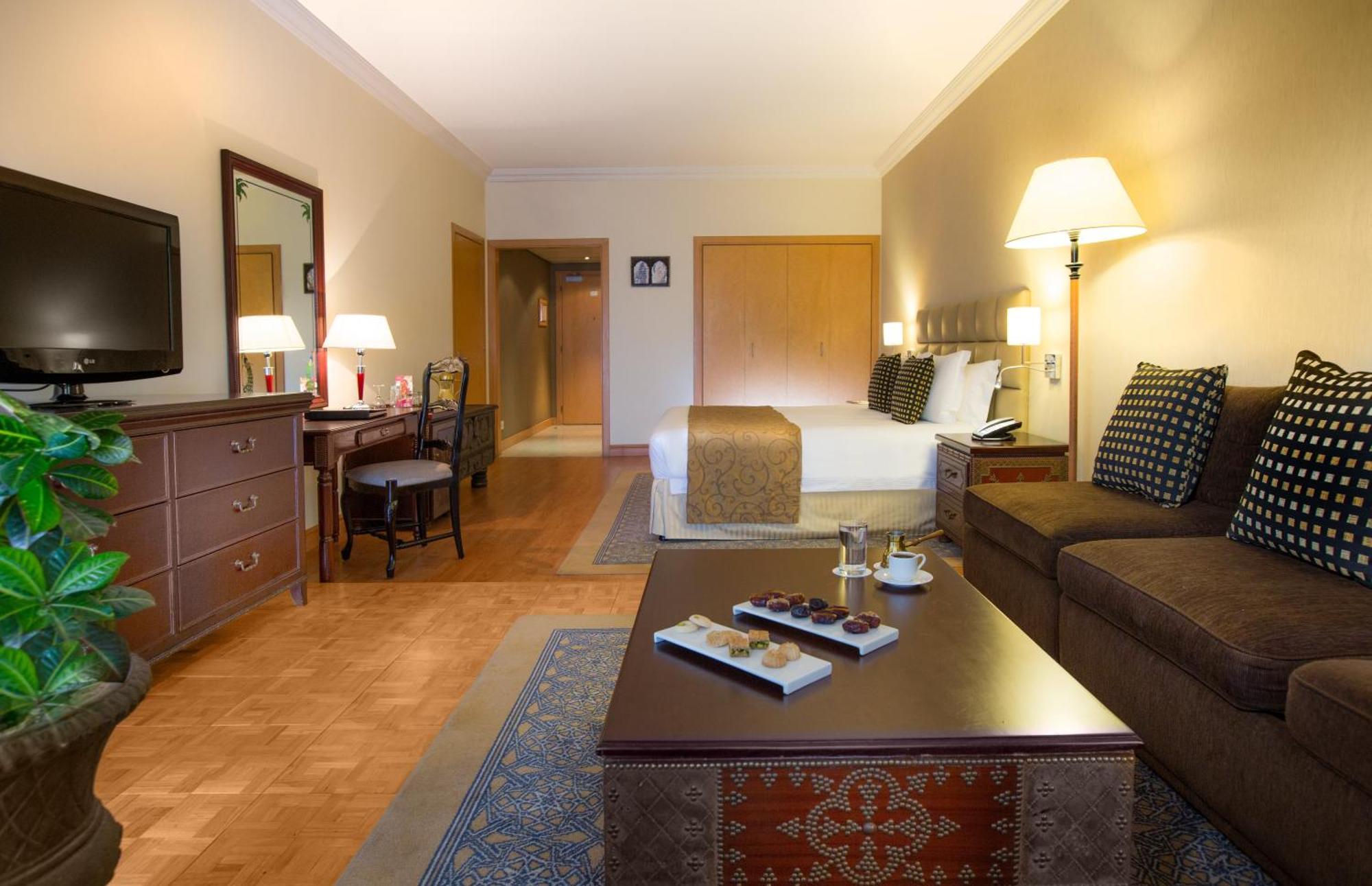 Family Suite with Sheikh Zayed Road View