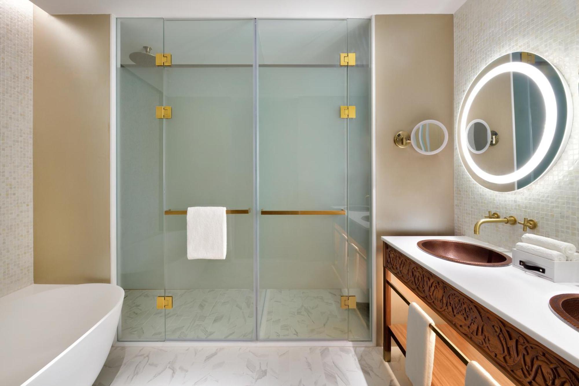One-Bedroom Suite Creek View High Floor