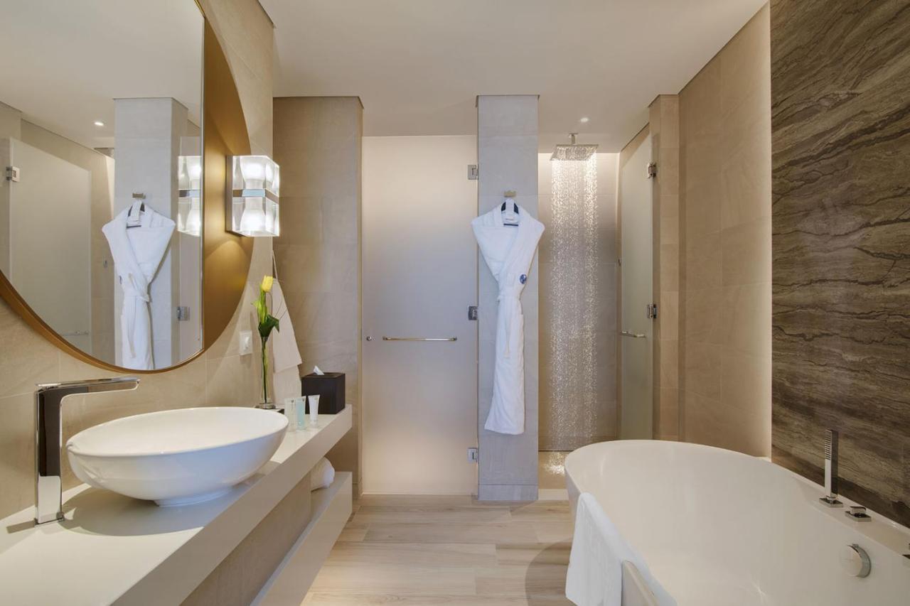 One Bedroom Suite Lounge Access F&B
