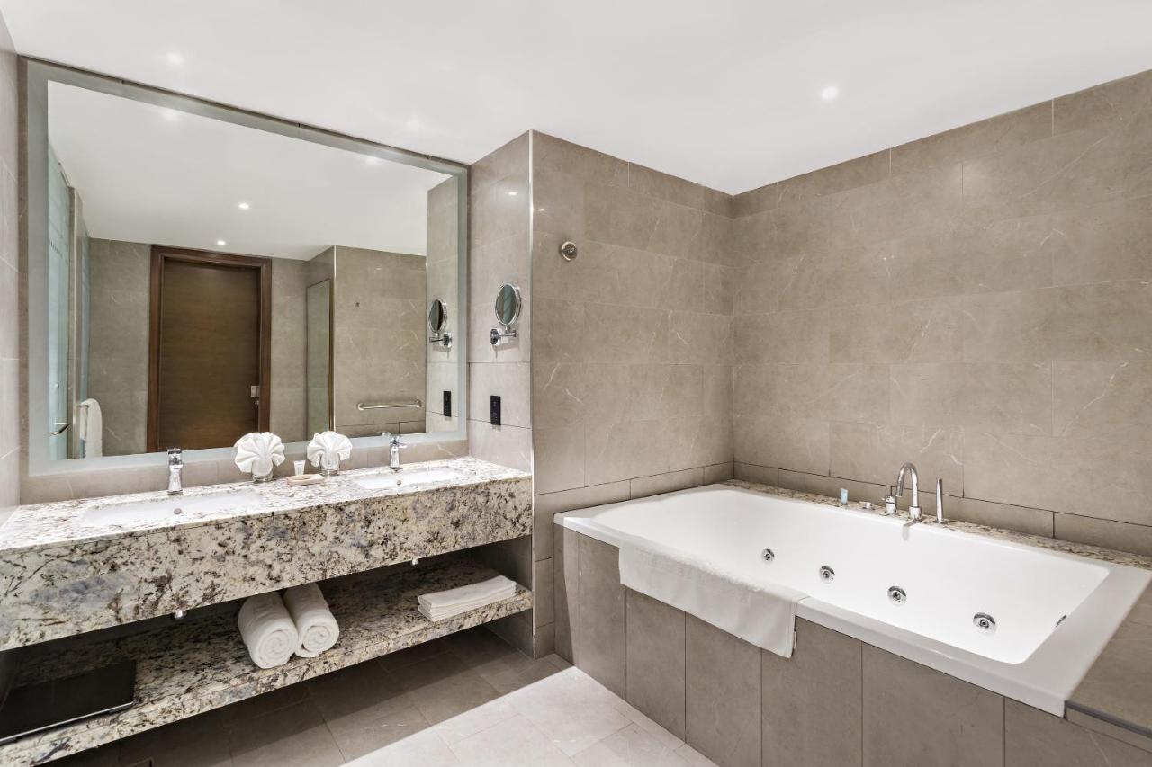 King Suite Kitchenette