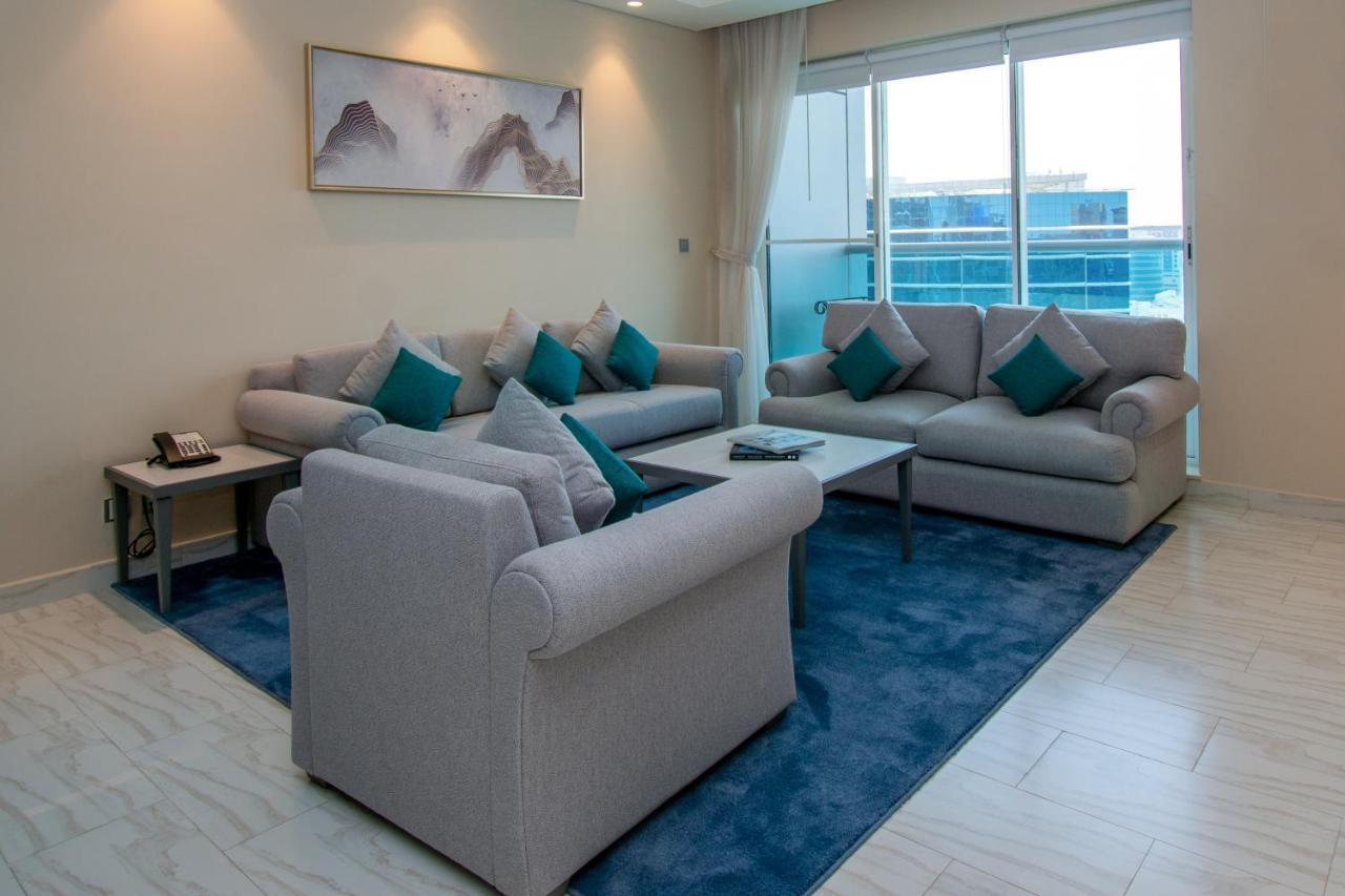 Premium Three-Bedroom Apartment Inclusive of complimentary shuttle bus to Deira City Centre & Dubai Festival City Mall