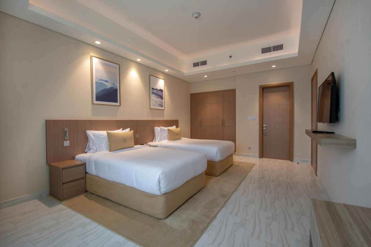 Elite Three-Bedroom Apartment Terrace Inclusive of complimentary shuttle bus to Deira City Centre & Dubai Festival City Mall