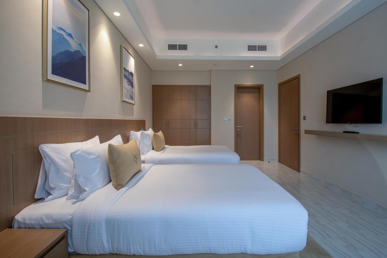 Elite Three-Bedroom Apartment Terrace Inclusive of complimentary shuttle bus to Deira City Centre & Dubai Festival City Mall