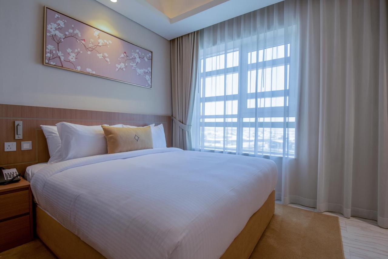 Deluxe Three-Bedroom Apartment - Inclusive of complimentary shuttle bus to Deira City Center & Dubai Festival City Mall