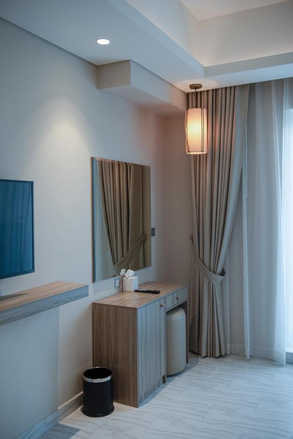 Deluxe Three-Bedroom Apartment Inclusive of complimentary shuttle bus to Deira City Centre & Dubai Festival City Mall