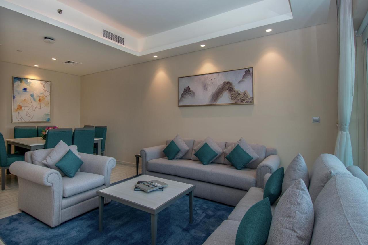 Elite Three-Bedroom Apartment Terrace Inclusive of complimentary shuttle bus to Deira City Centre & Dubai Festival City Mall