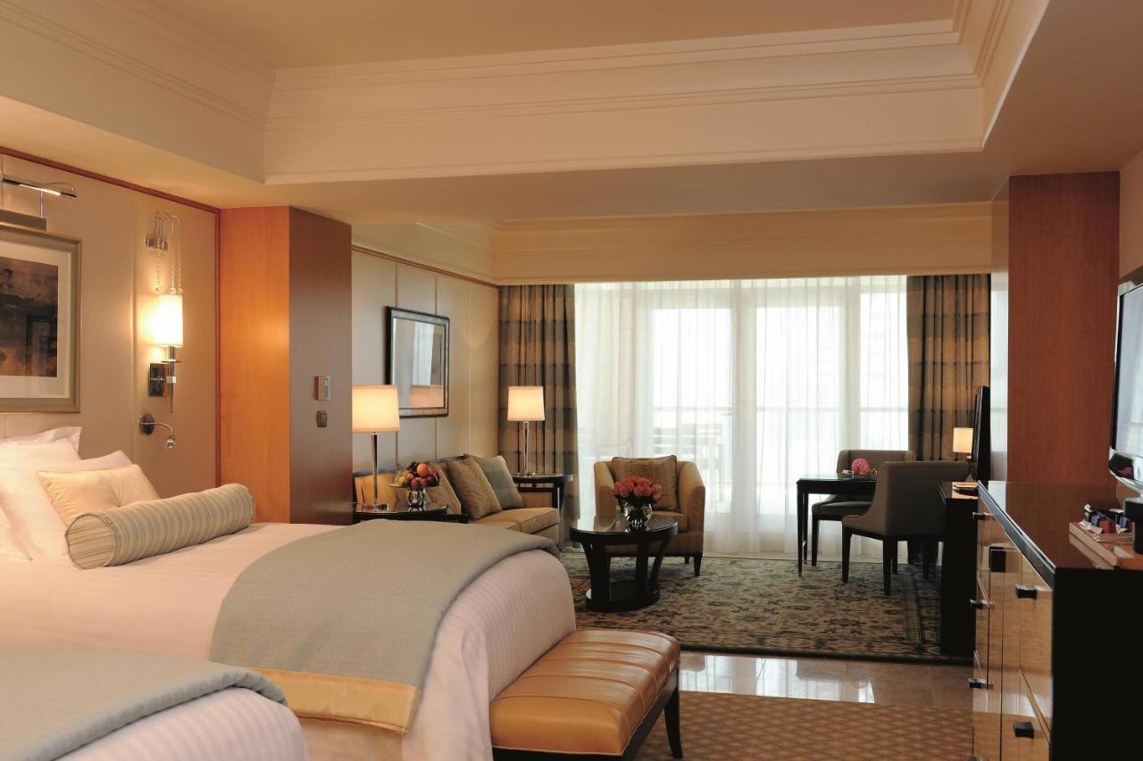 Junior Suite Lounge Access One King Bed Non Smoking