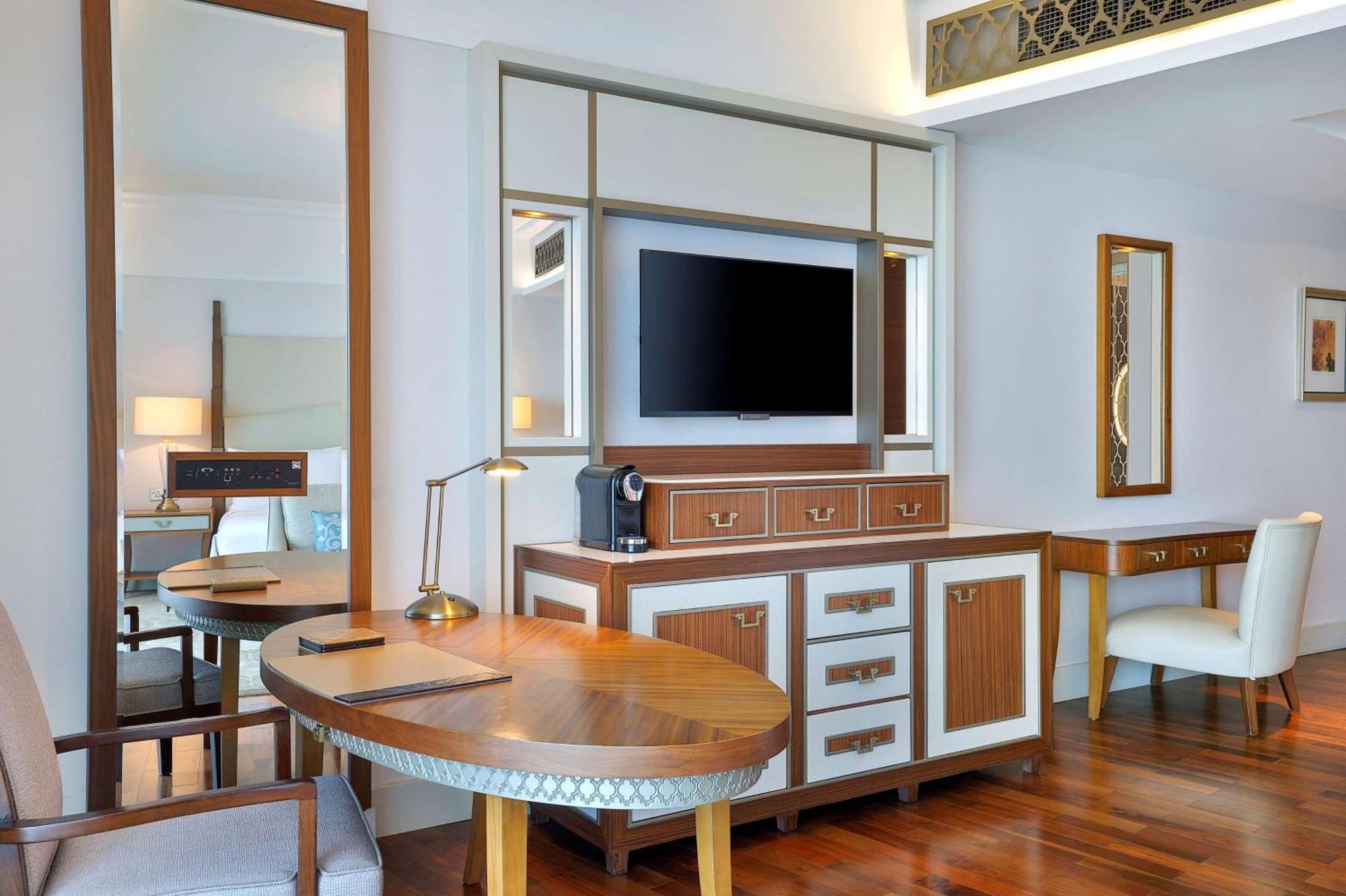 Deluxe Skyline King Room Sea View