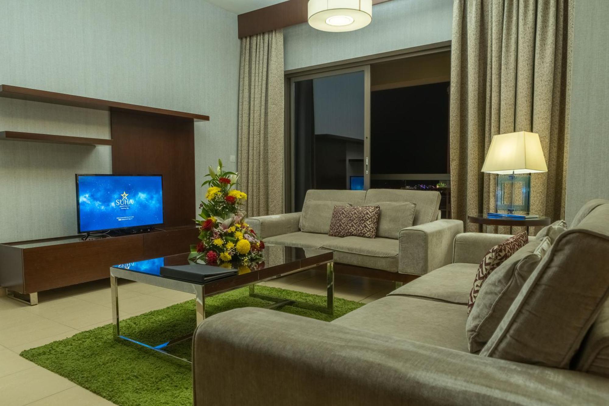 Deluxe Three-Bedroom Apartment
