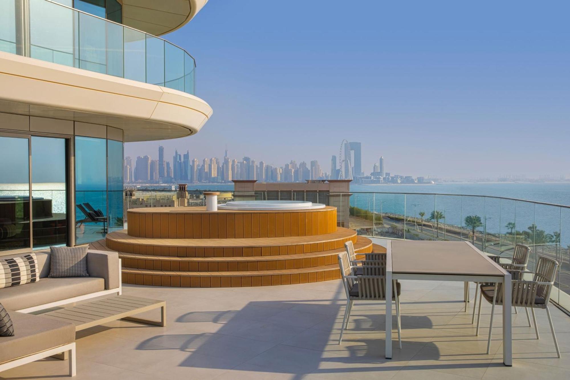 Marvelous Jacuzzi 1 Bedroom Suite 1 King Whirlpool Private Terrace includes 3 hours of Flow of Selected Drinks
