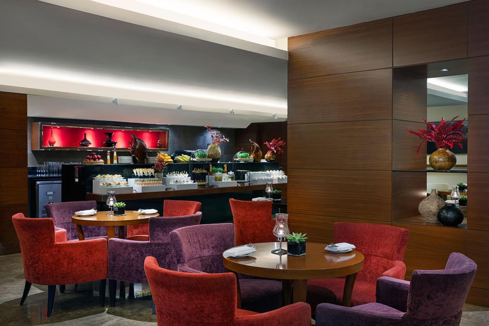 Executive Suite Club lounge access Suite,1553742508:JPEG
