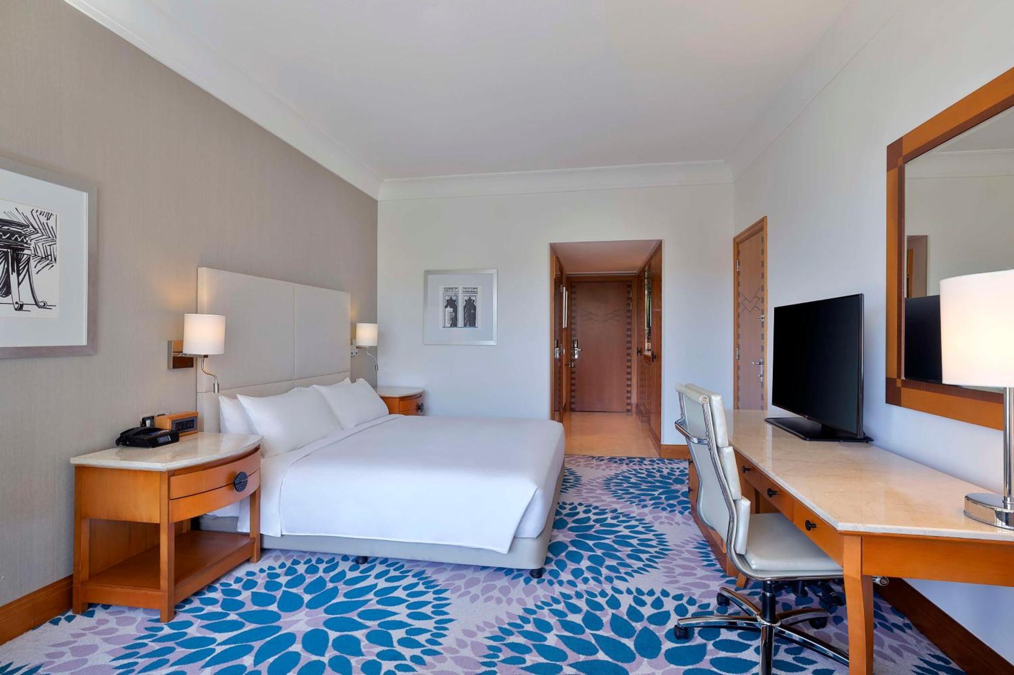 Deluxe King Room Sea View Balcony