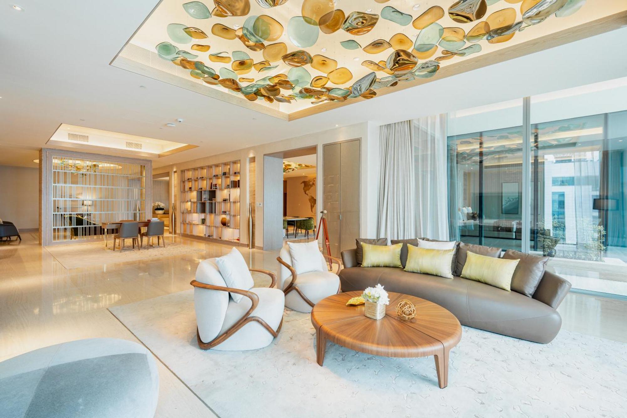 Masterpiece Suite Pool Including Gala & Party