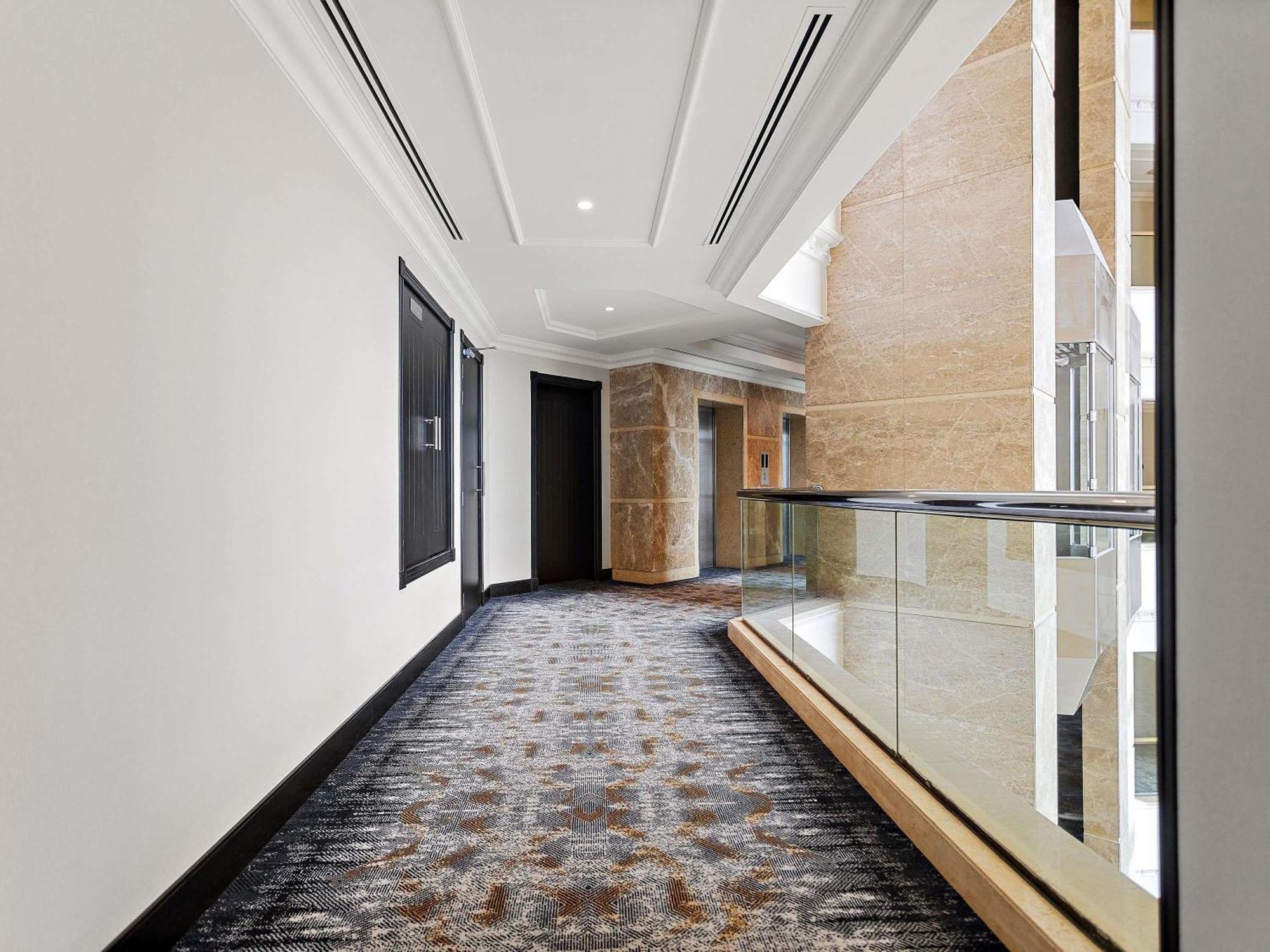 One-Bedroom Apartment Complimentary Transfer to Kite Beach Dubai Mall or Burj Khalifa