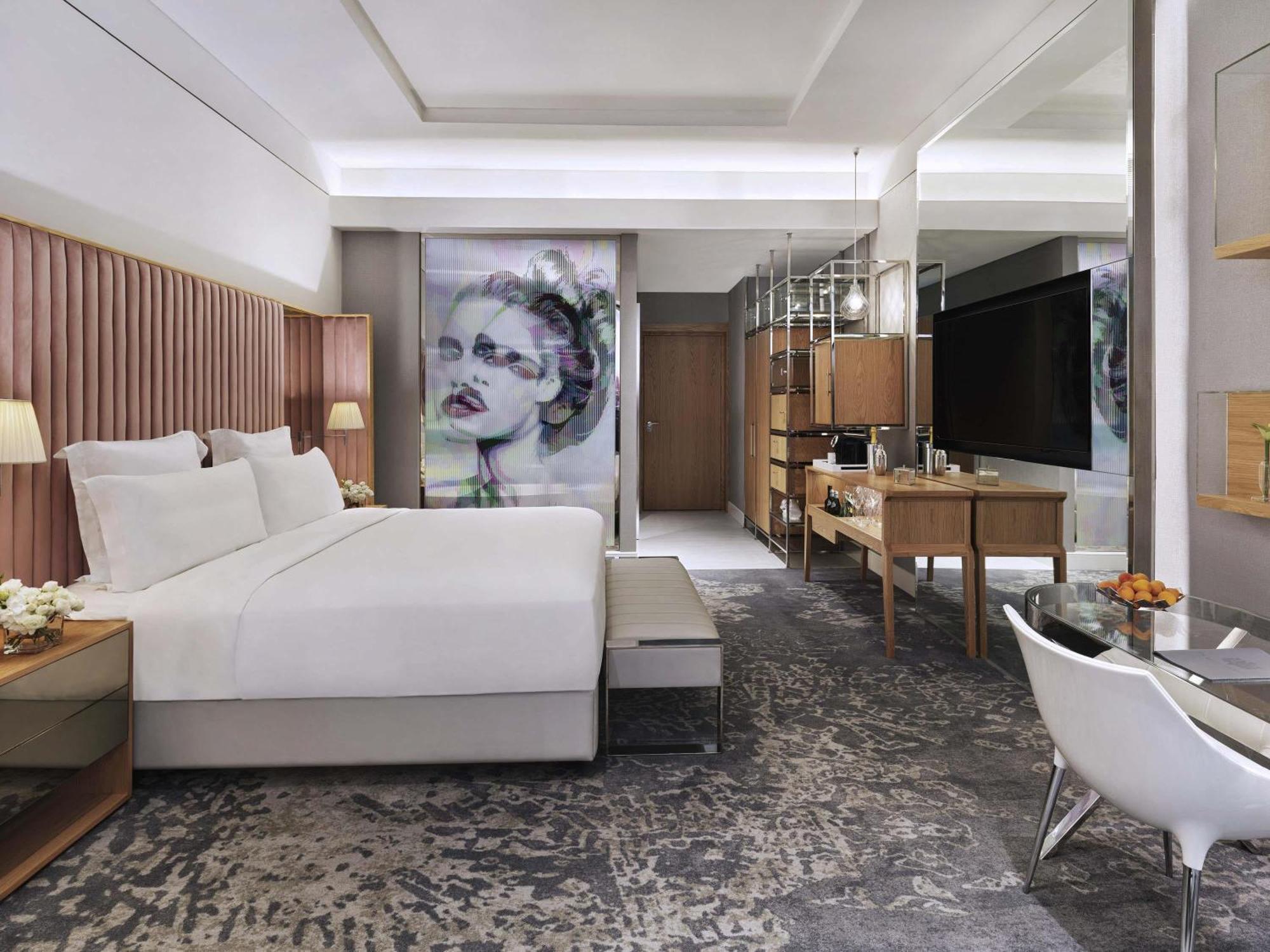 Signature King Room City View